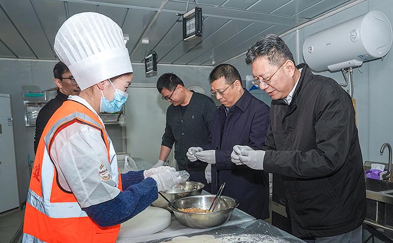 吳宏開展春節(jié)前走訪慰問