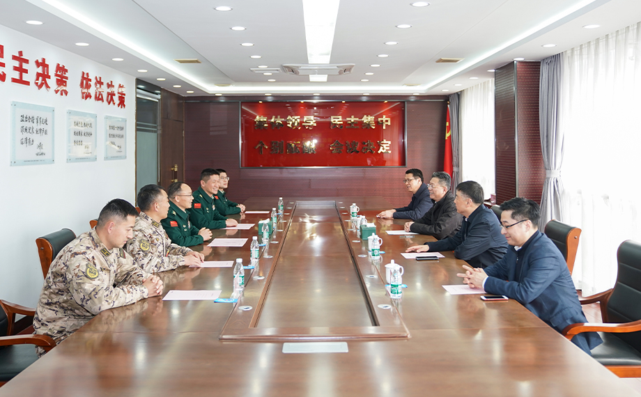 吳宏走訪慰問武警支隊(duì)